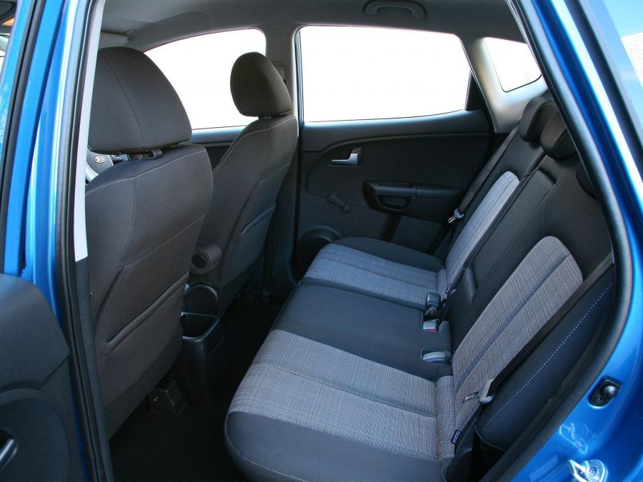  Kia Venga 2009 года  (UK) (фото 2 из 16)